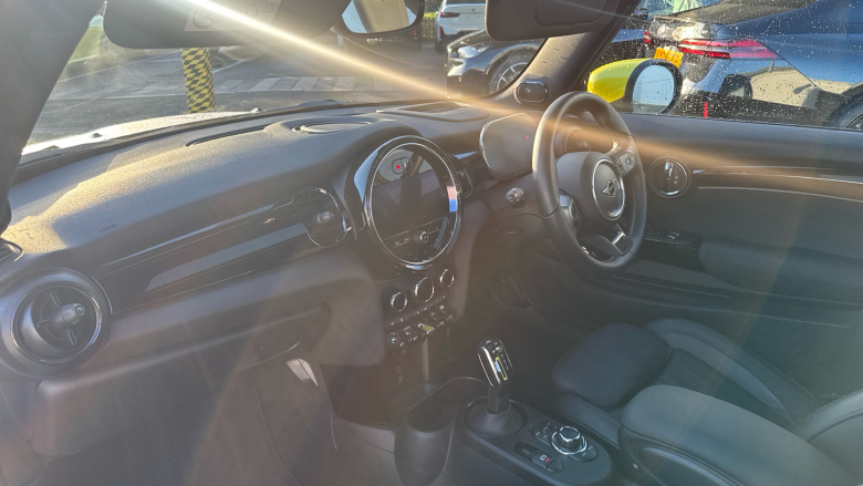 MINI Hatchback 135kW Cooper S Level 3 33kWh 3dr Auto Electric Hatchback